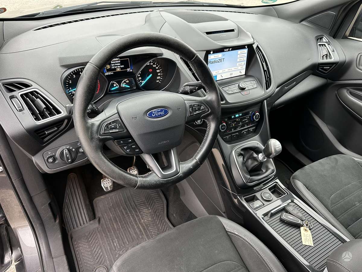 Ford Kuga, 1.5 l., off-road / crossover