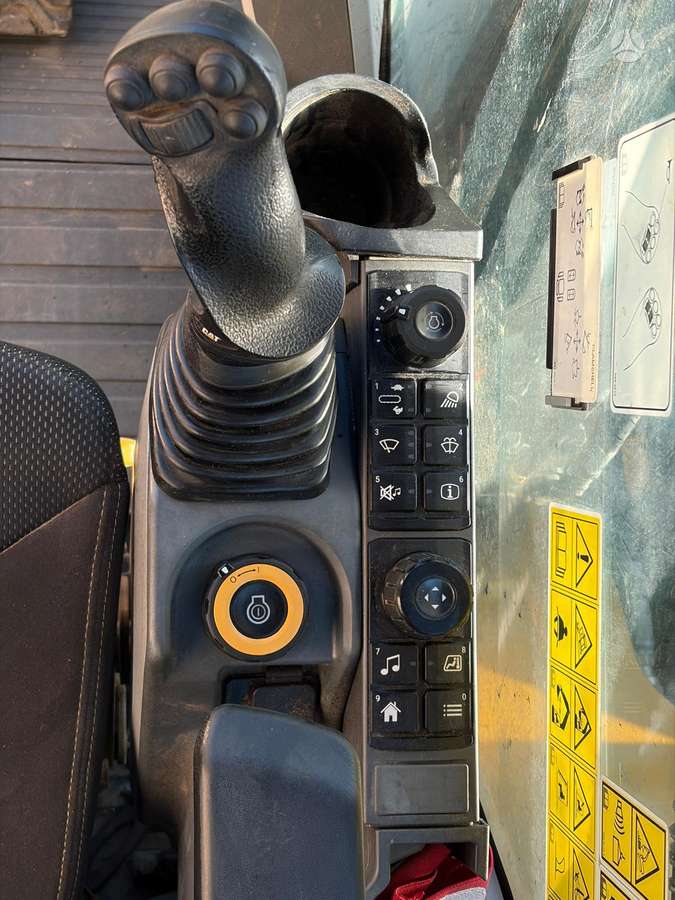 Caterpillar 323, excavator