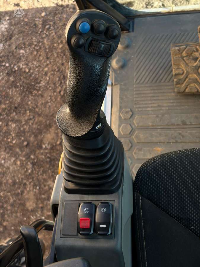 Caterpillar 323, ekskavatoriai