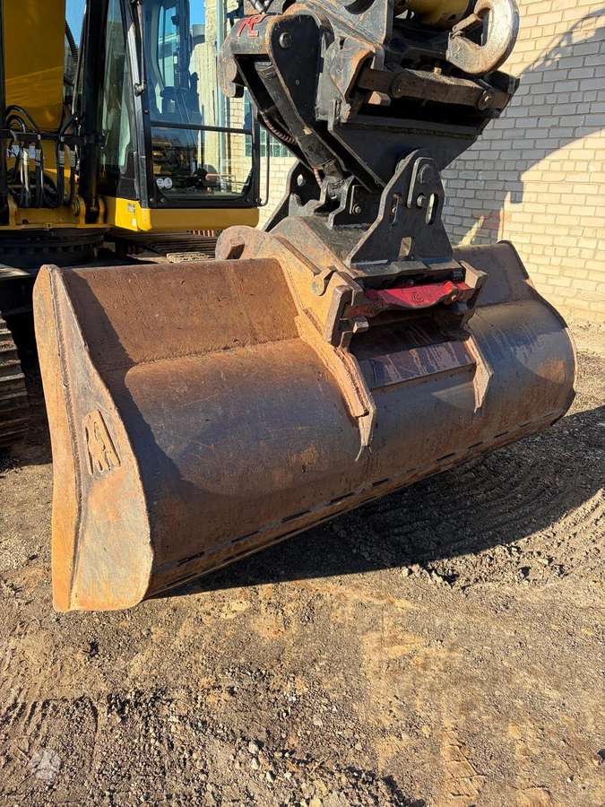 Caterpillar 323, ekskavatoriai