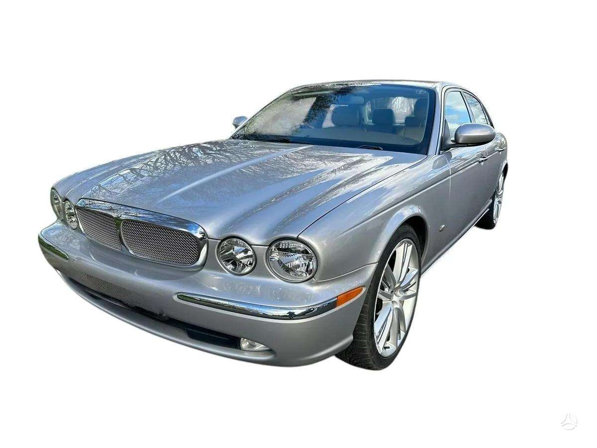 Jaguar XJ, AJ-V8