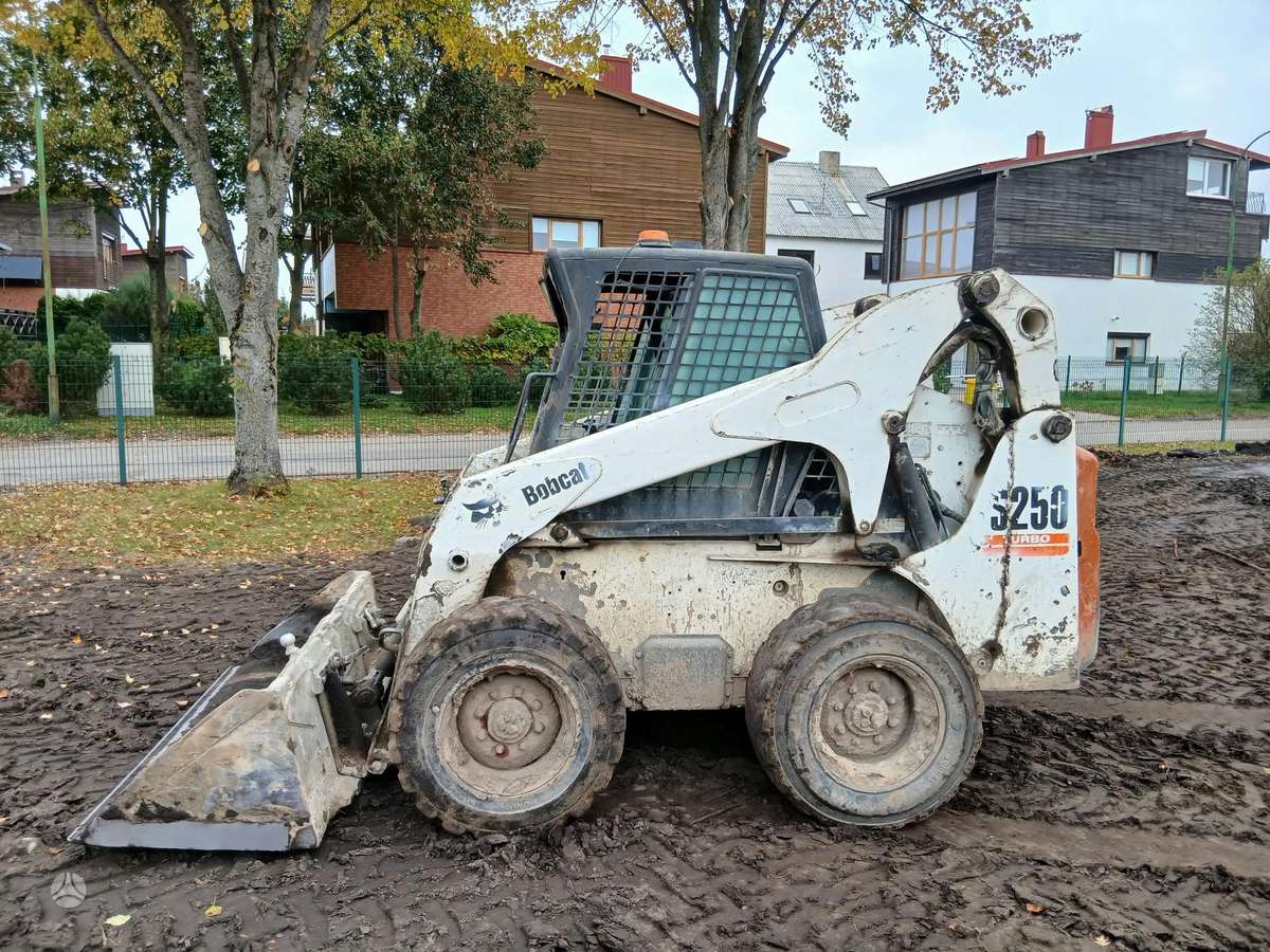 Bobcat S250, mini krautuvai