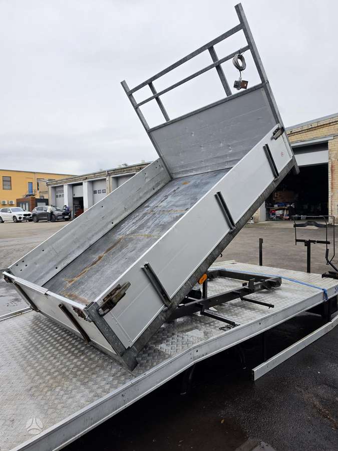 Mercedes-Benz Sprinter, cargo vans