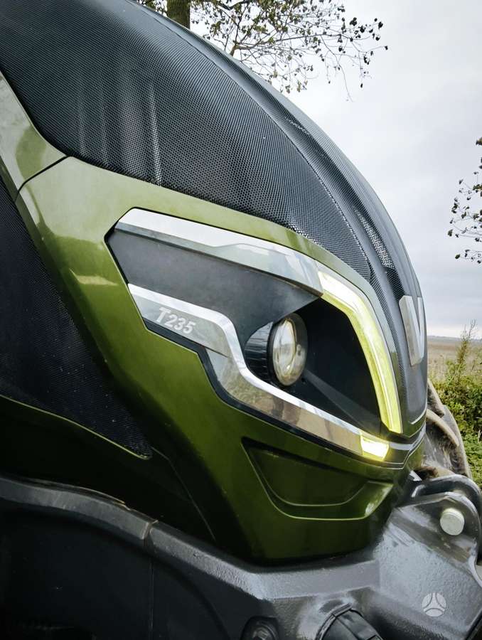 Valtra T235 VERSU GPS, tractors
