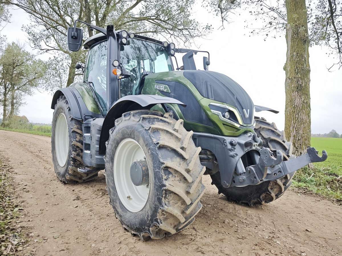 Valtra T235 VERSU GPS, тракторы
