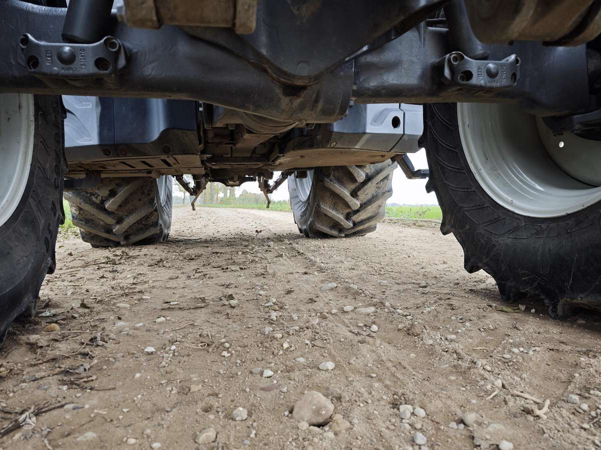 Valtra T235 VERSU GPS, тракторы