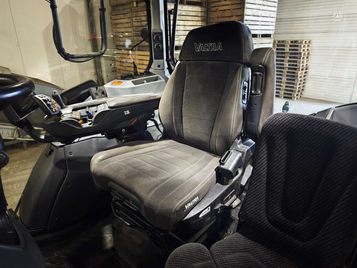 Valtra T235 VERSU GPS, тракторы