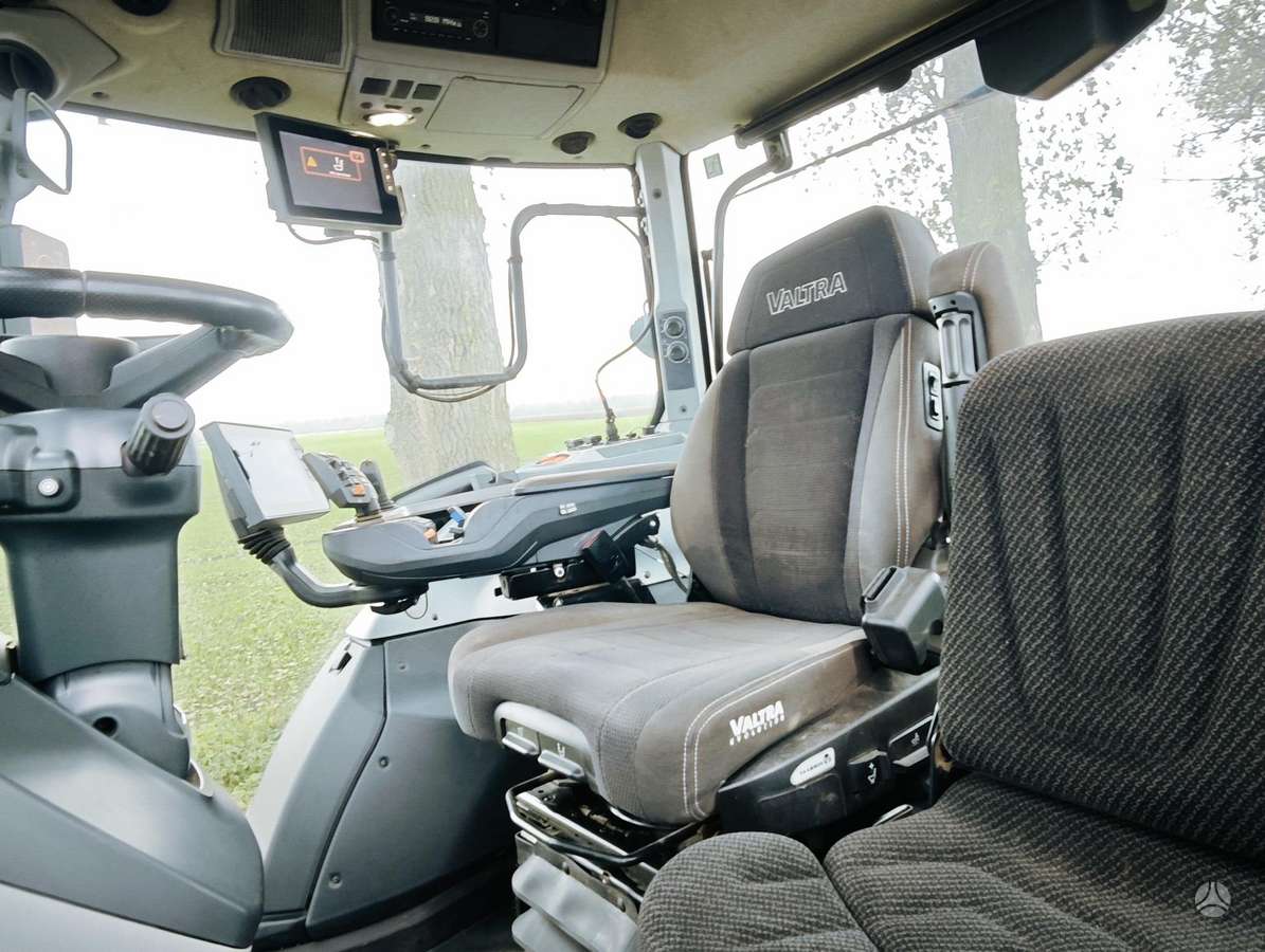 Valtra T235 VERSU GPS, тракторы