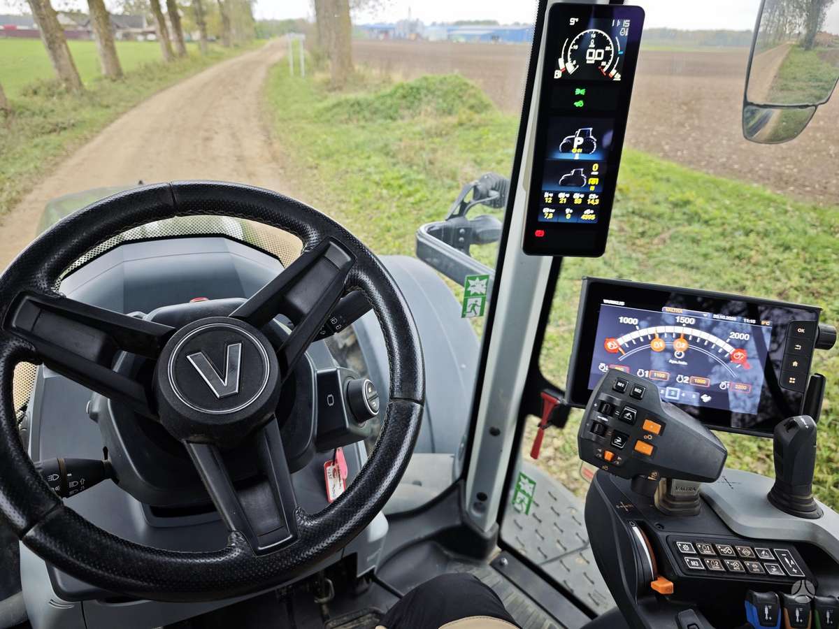 Valtra T235 VERSU GPS, тракторы