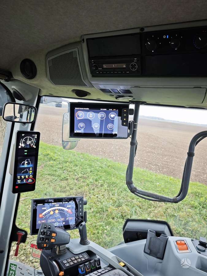 Valtra T235 VERSU GPS, tractors