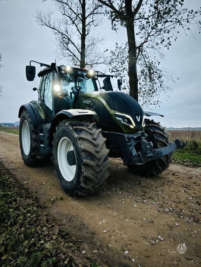 Valtra T235 VERSU GPS, тракторы