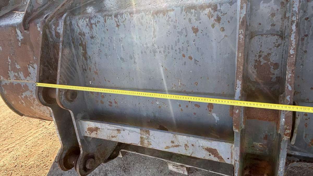 -Kita- Liebherr L542, buckets