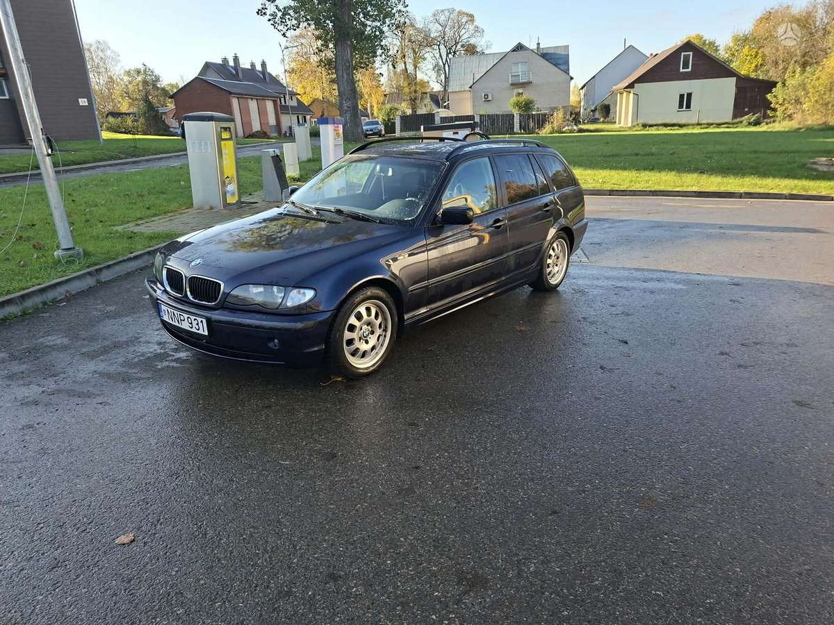 BMW 320, universalas
