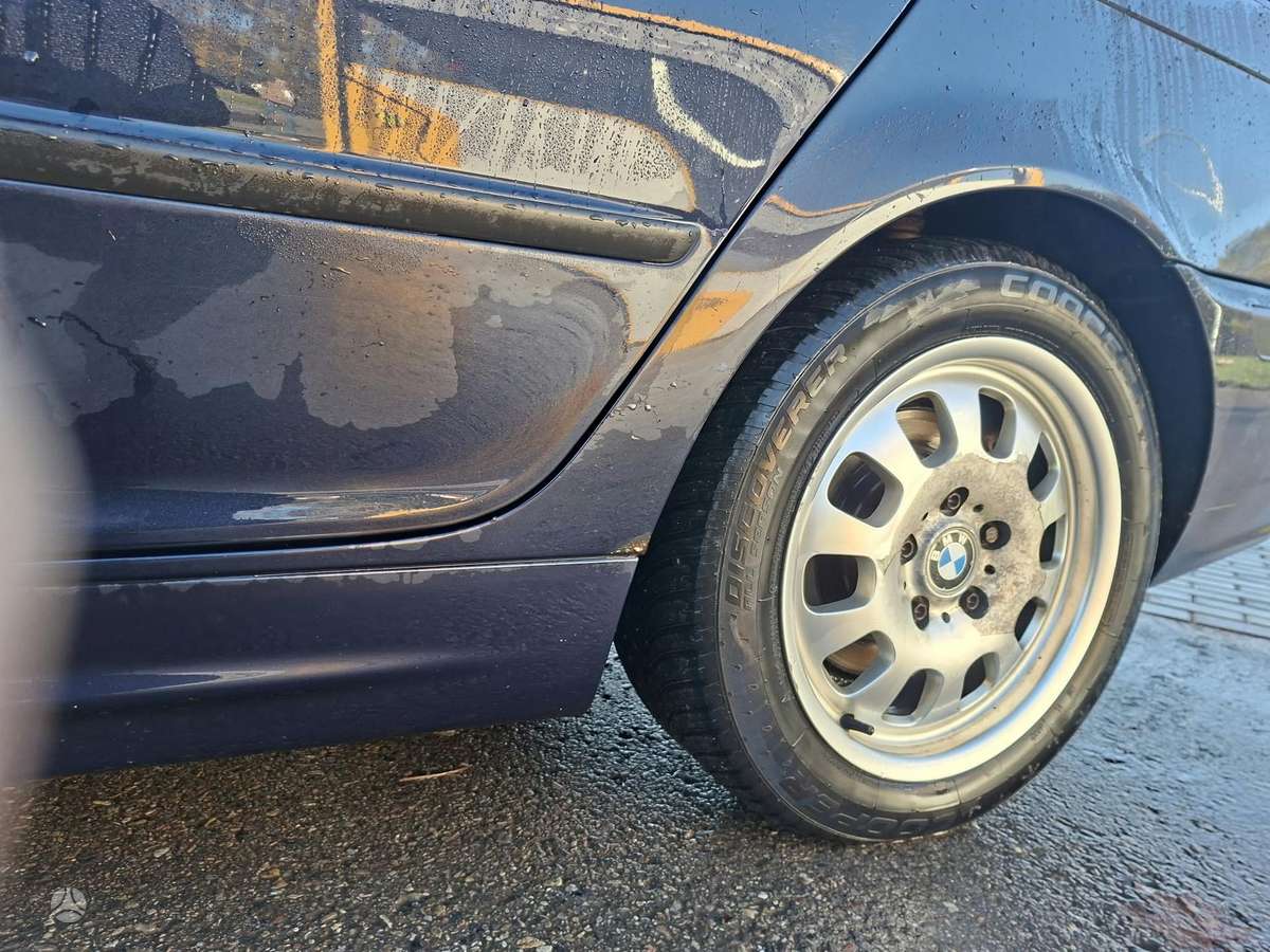 BMW 320, universalas