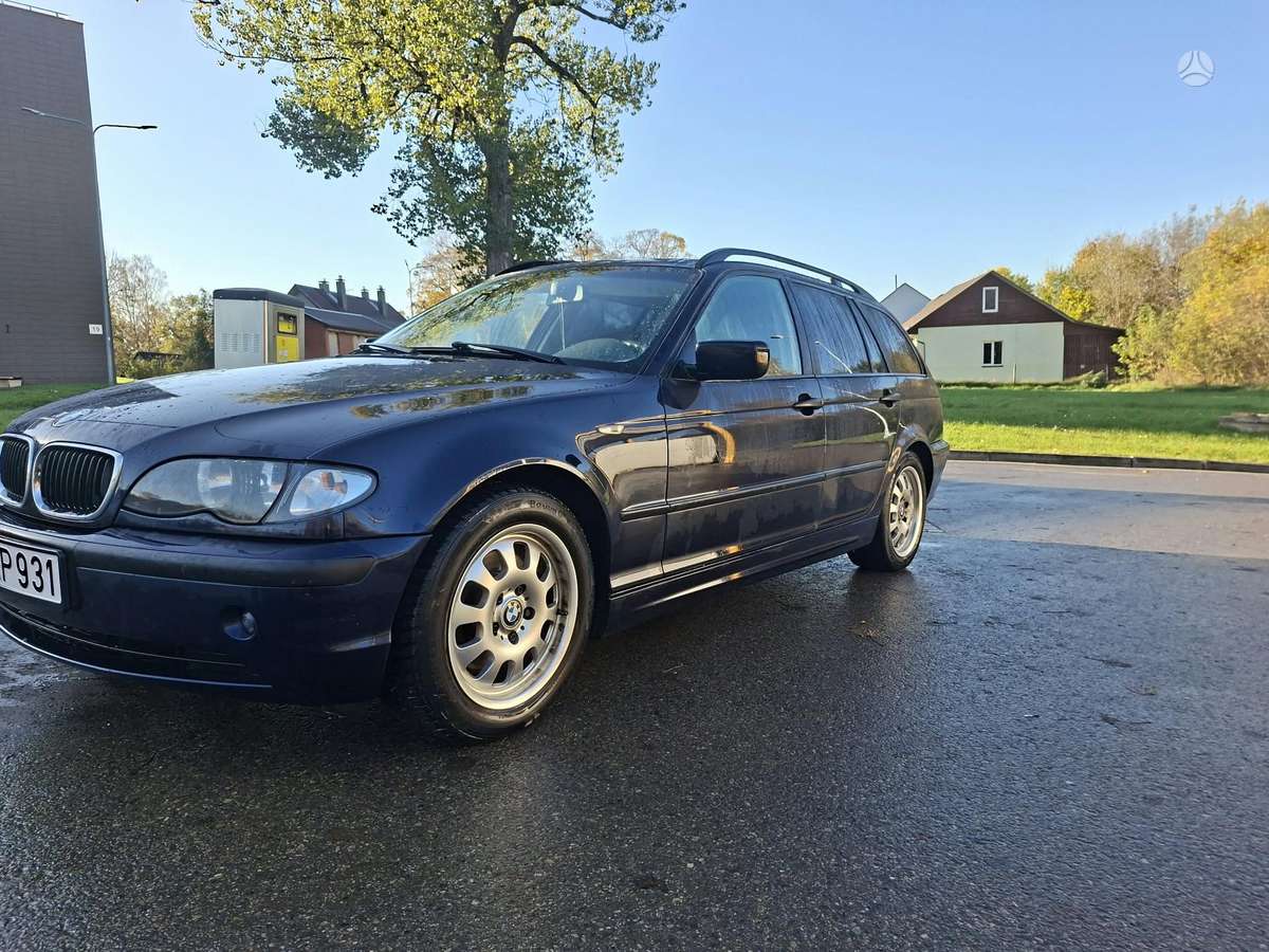 BMW 320, universalas