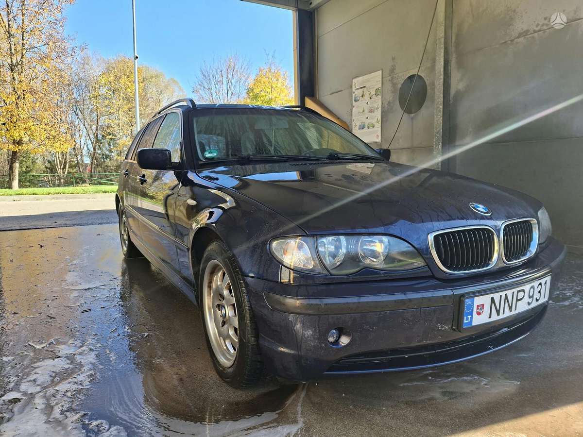 BMW 320, universalas
