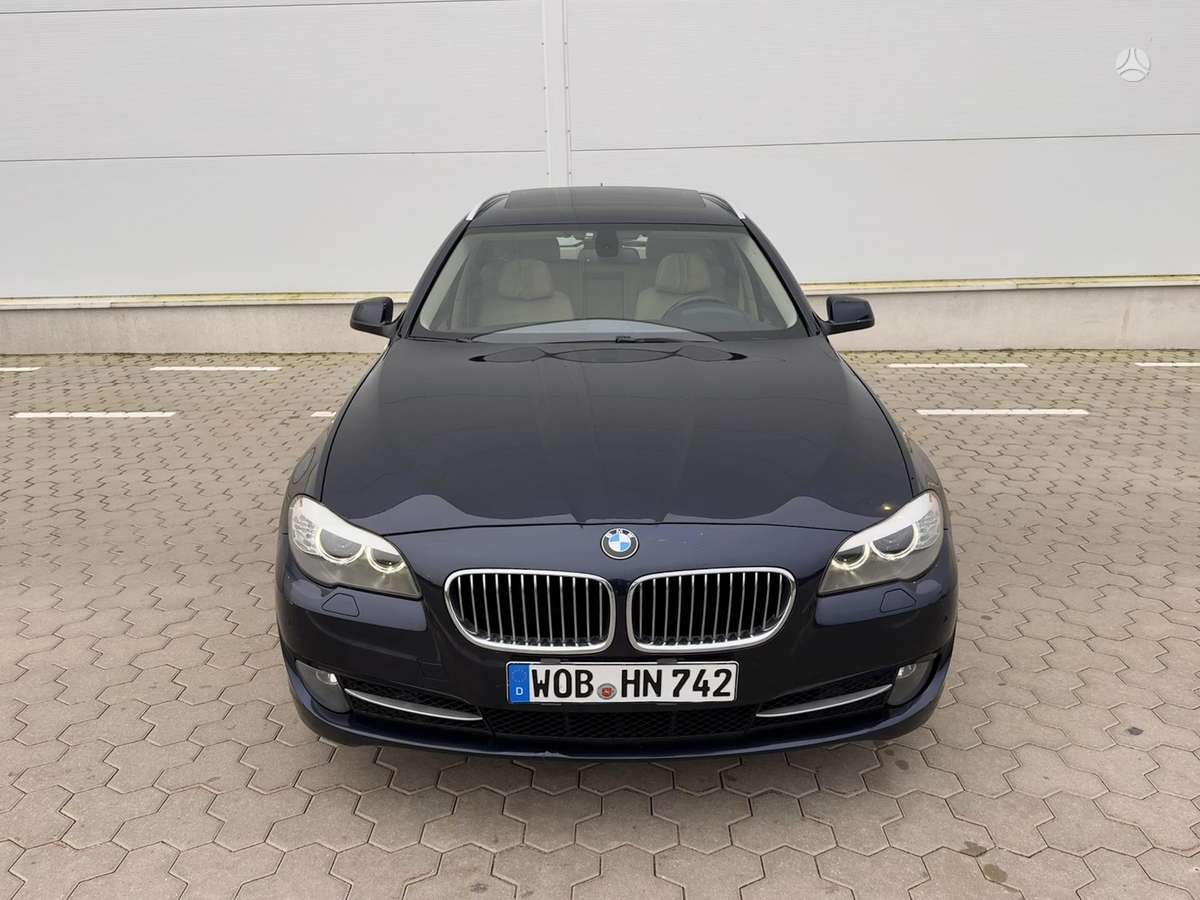 BMW 525, universalas