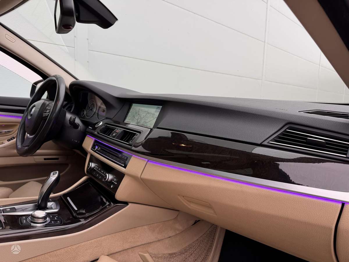 BMW 525, universalas