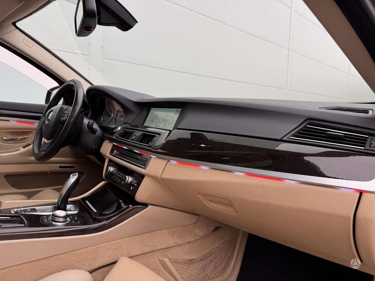 BMW 525, universalas