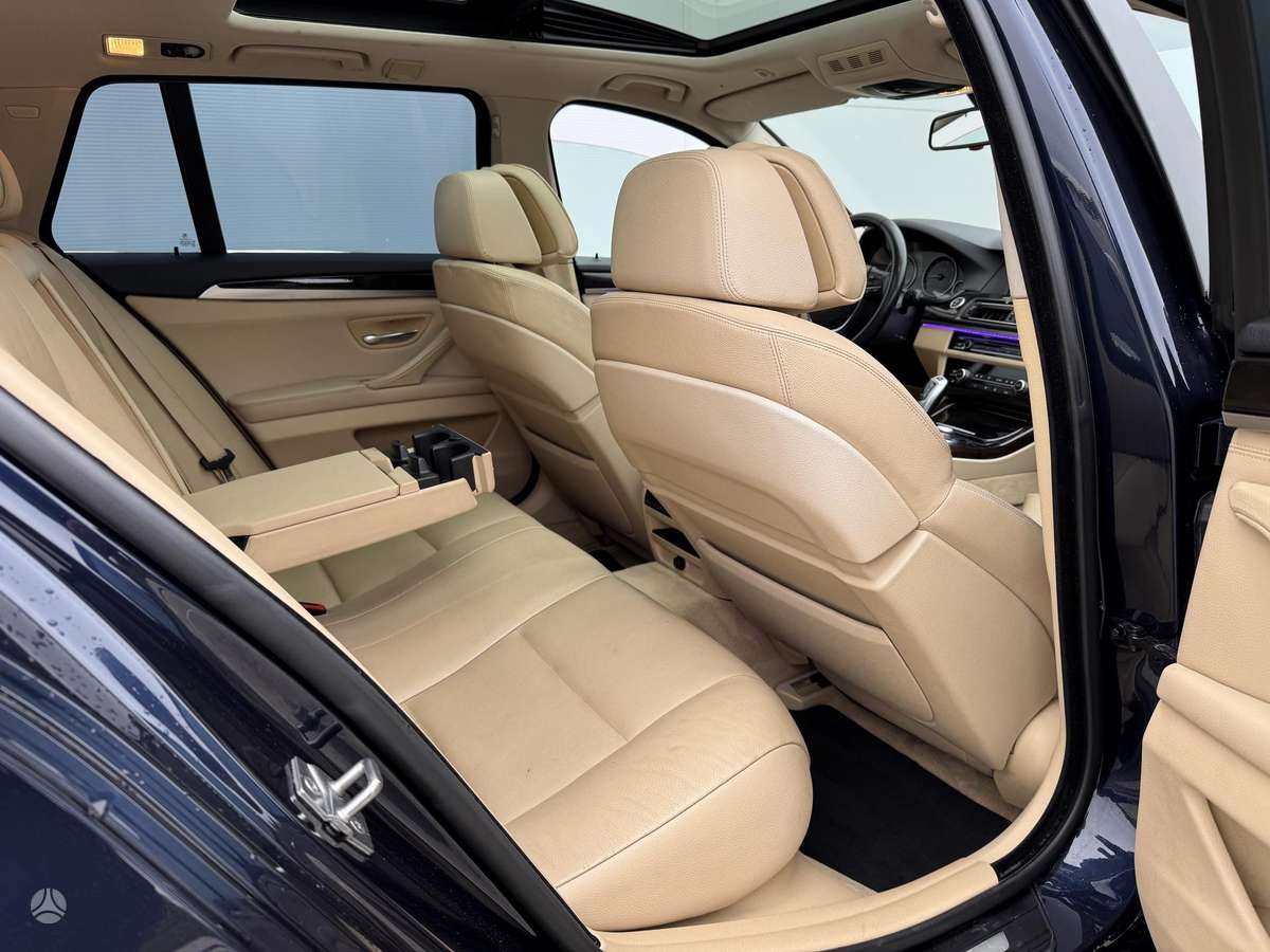 BMW 525, universalas