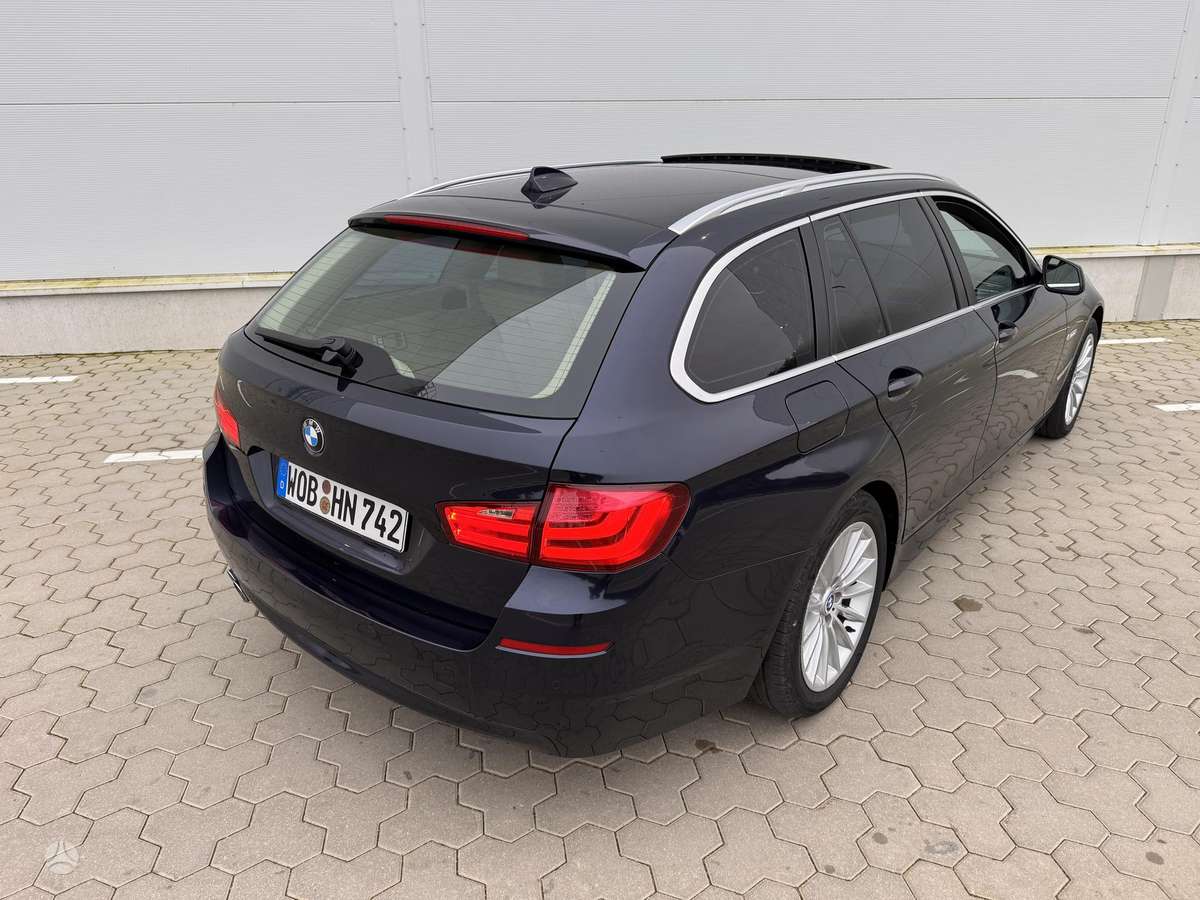BMW 525, universalas