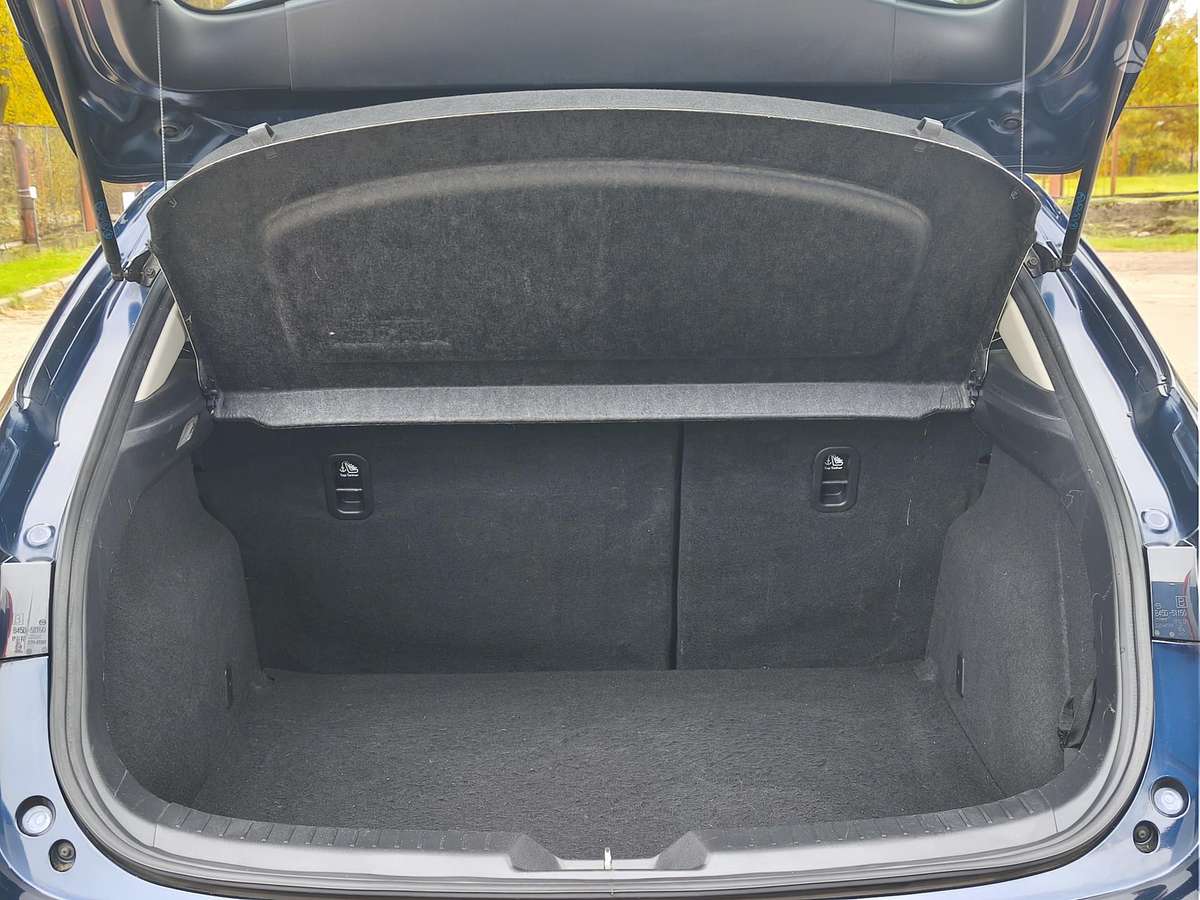 Mazda 3, 2.2 l., Хэтчбек
