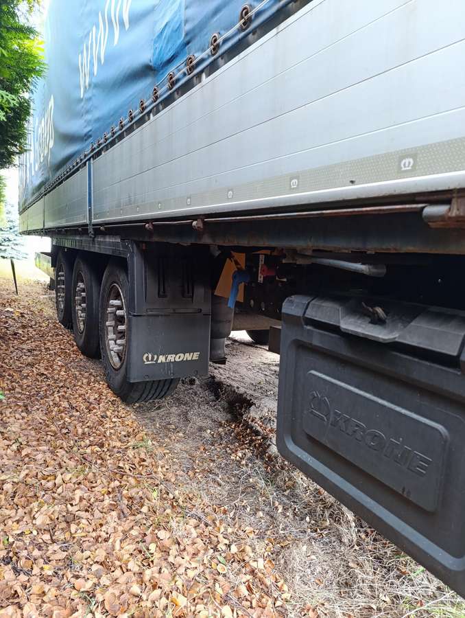 Krone SD, dropside with tarpaulin