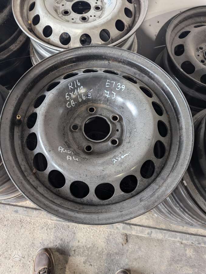 Audi, tērauda apzīmogoti, R16