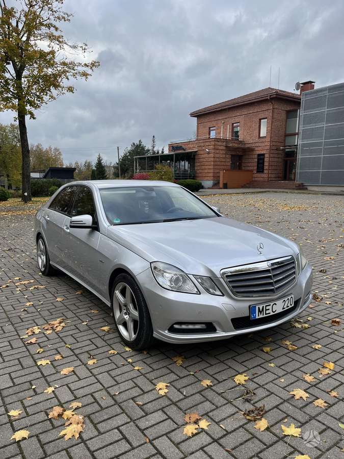 Mercedes-Benz E200