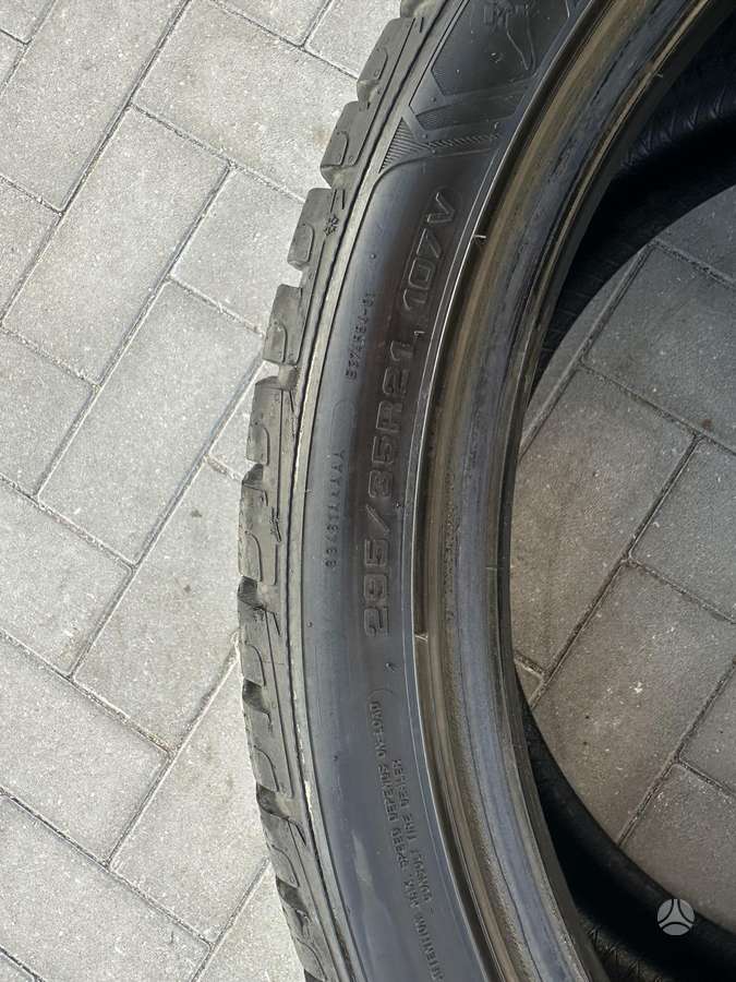 Goodyear UltraGrip Performance, winter 295/35 R21