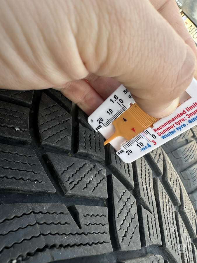 Goodyear UltraGrip Performance, winter 295/35 R21