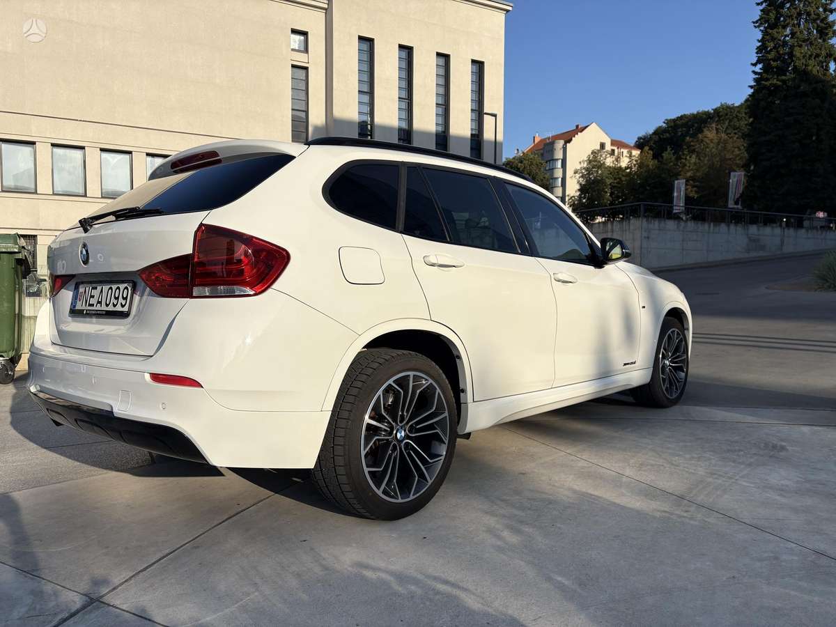 BMW X1, 2.0 l., Внедорожник / Кроссовер
