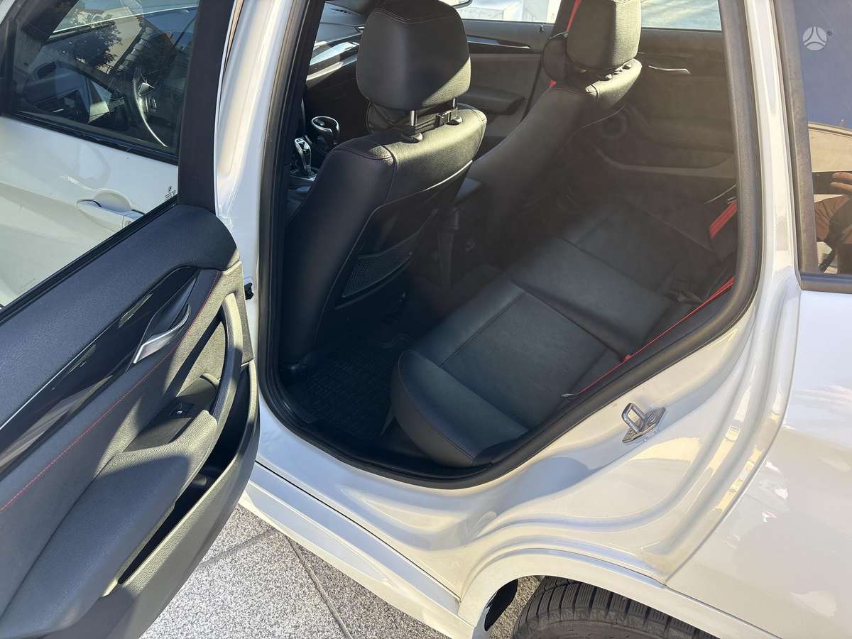 BMW X1, 2.0 l., Внедорожник / Кроссовер