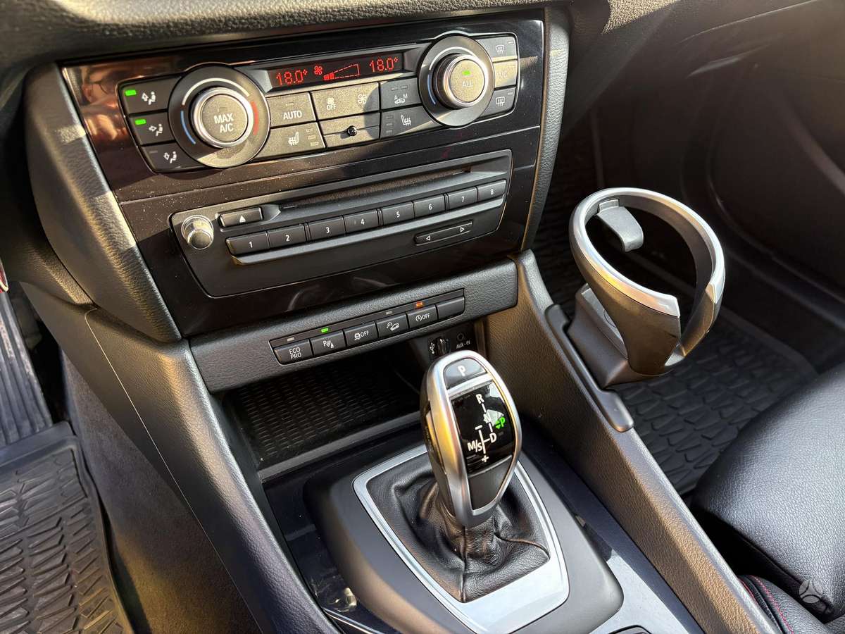 BMW X1, 2.0 l., Внедорожник / Кроссовер