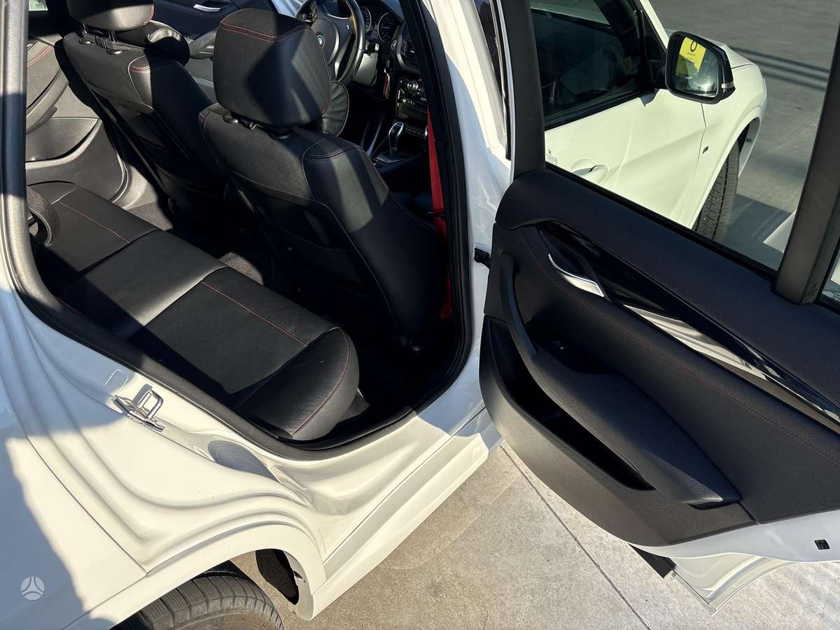 BMW X1, 2.0 l., Внедорожник / Кроссовер