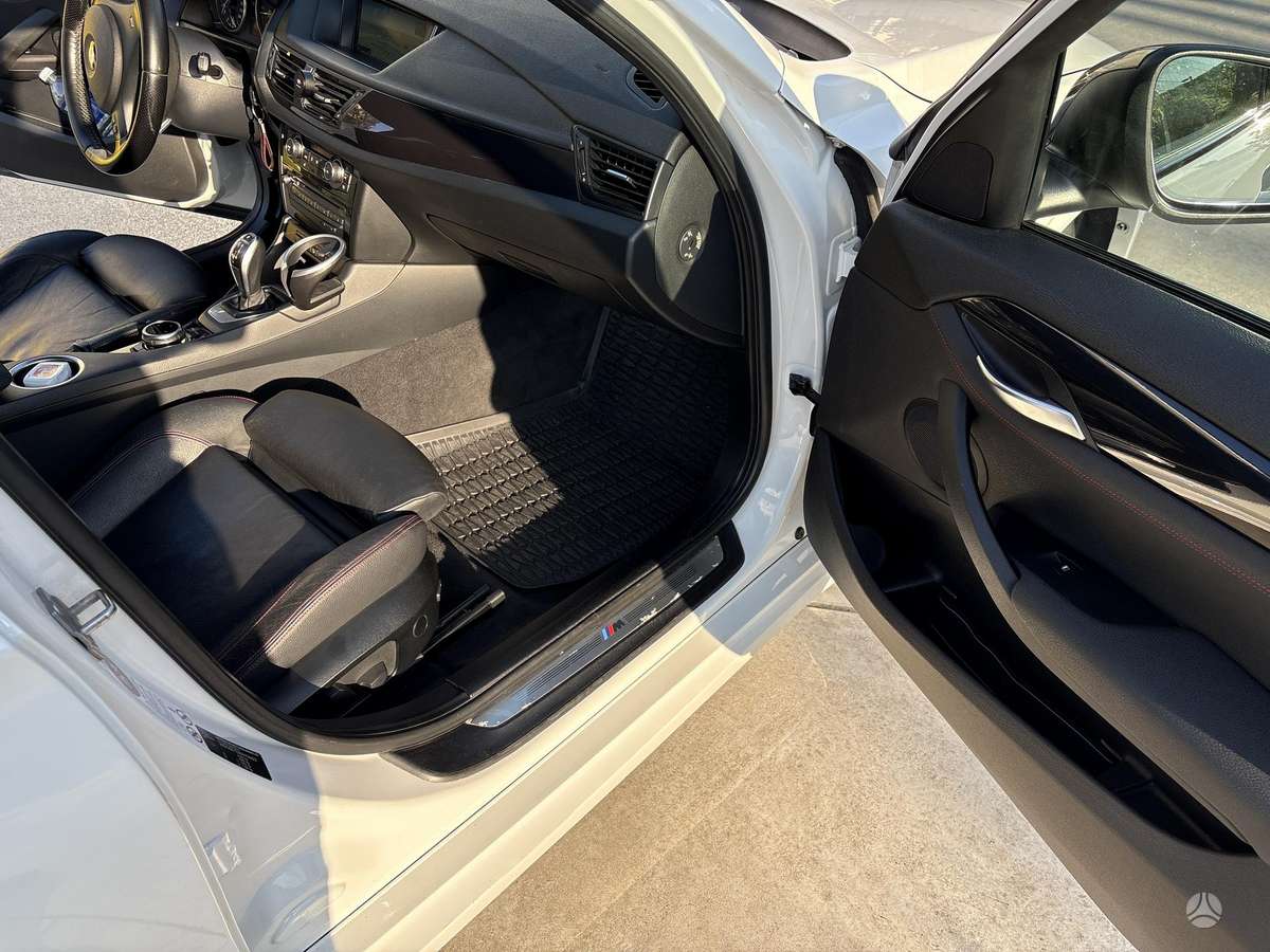 BMW X1, 2.0 l., Внедорожник / Кроссовер