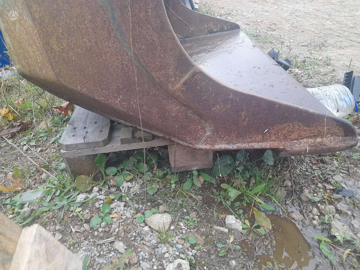 Bobcat S 300, kaušai