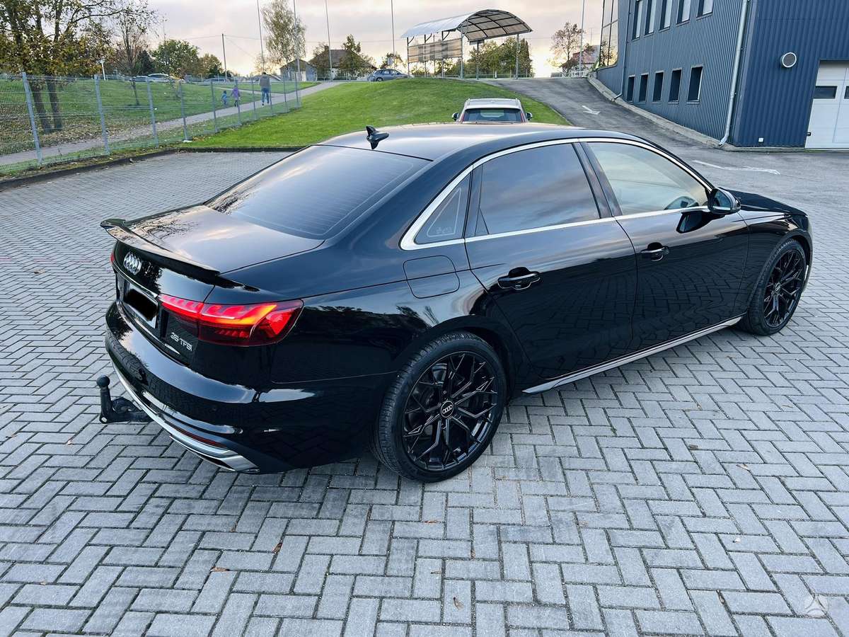 Audi A4, 2.0 l., Седан