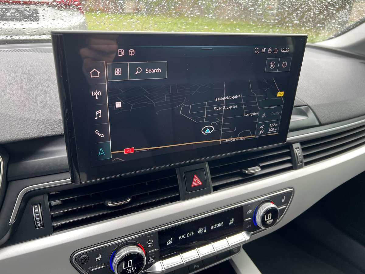Audi A4, 2.0 l., Седан