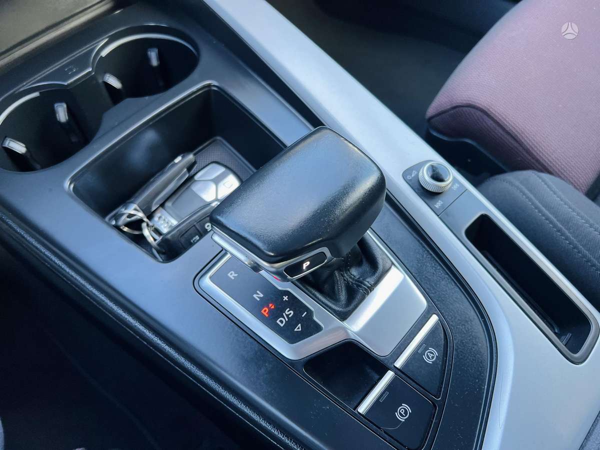 Audi A4, 2.0 l., Седан