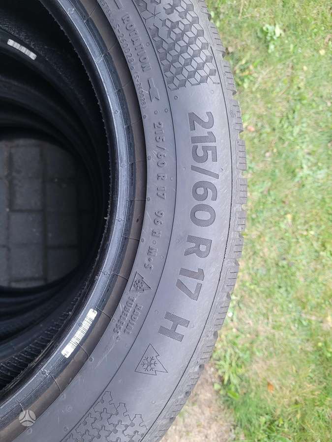 Continental, universalios 215/60 R17