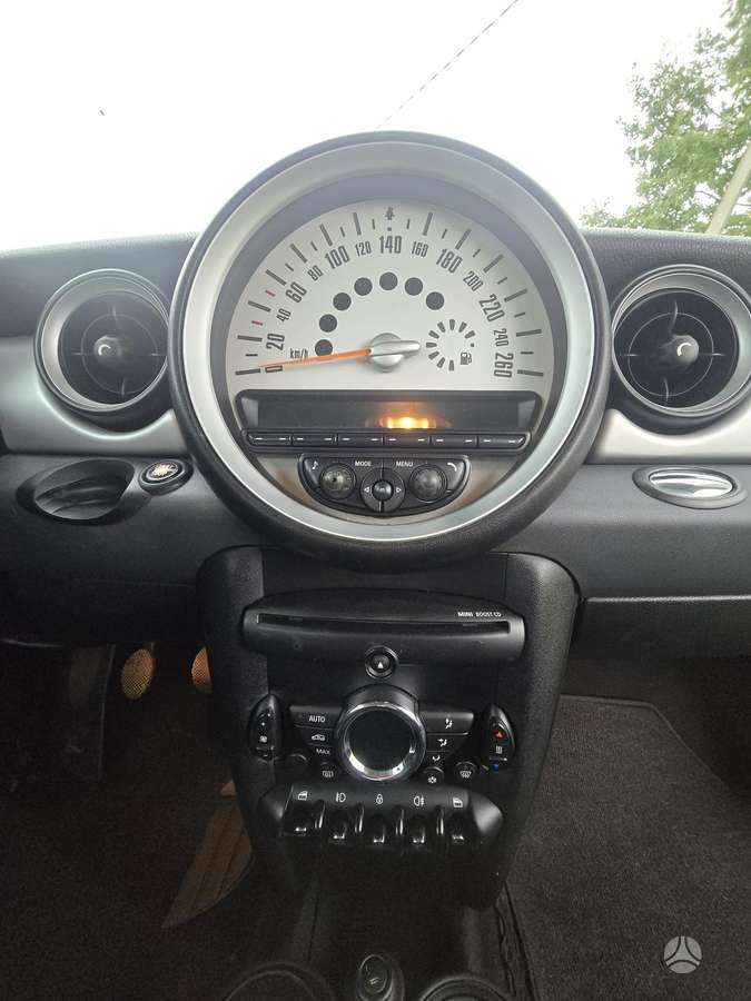 Mini Cooper, 1.6 l., hatchback
