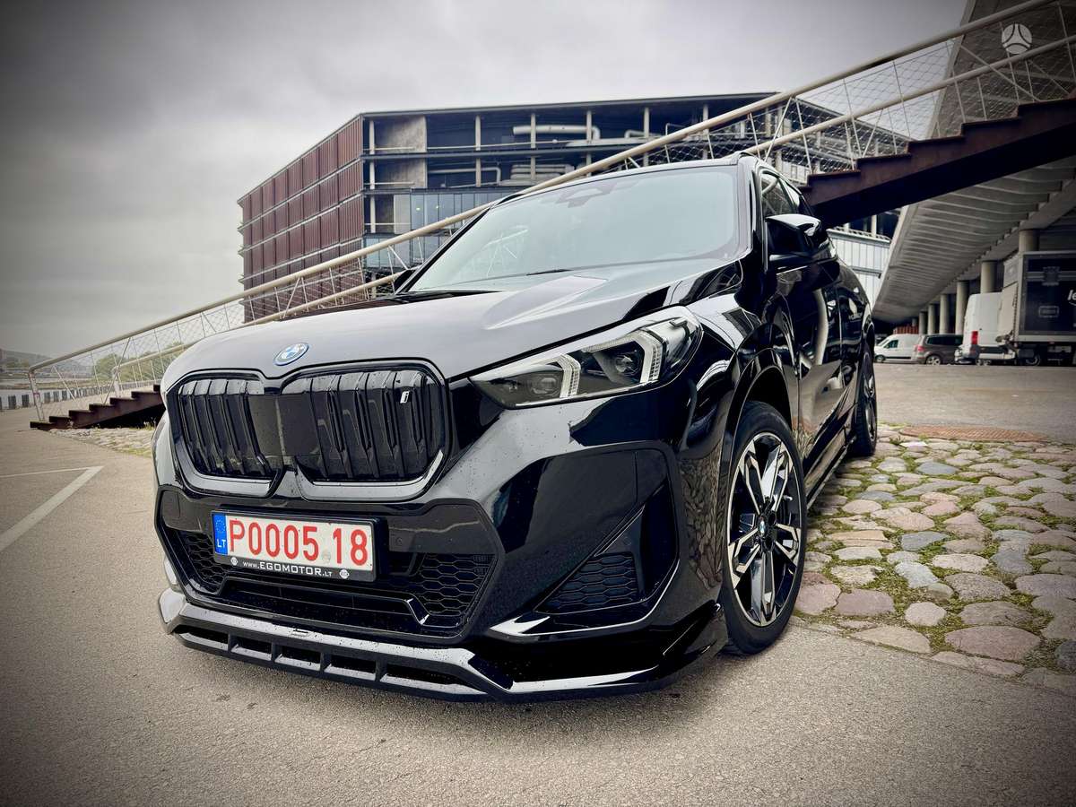 BMW iX1