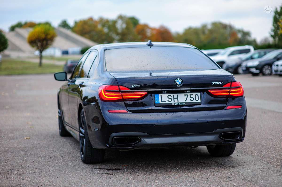 BMW 750, 4.4 l., Седан