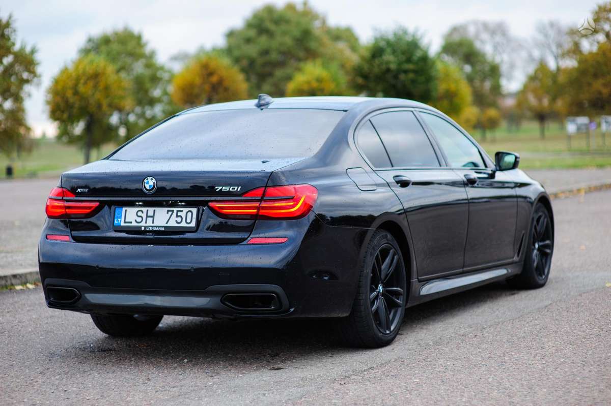 BMW 750, 4.4 l., Седан