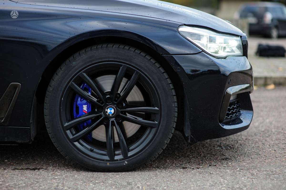 BMW 750, 4.4 l., Седан