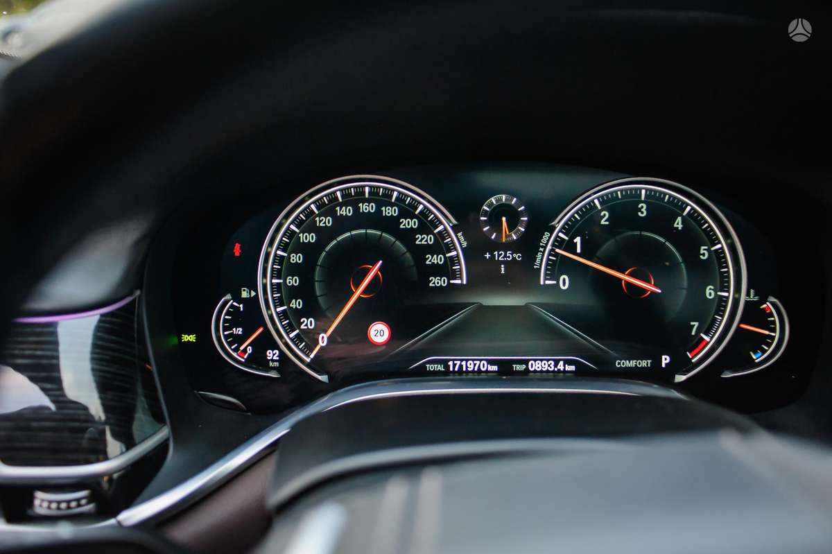 BMW 750, 4.4 l., Седан