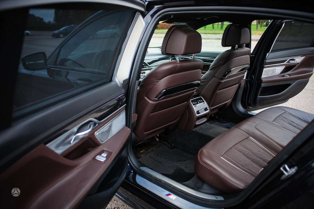 BMW 750, 4.4 l., Седан