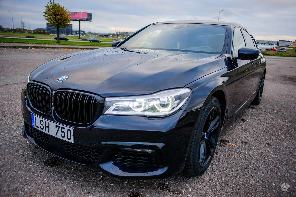 BMW 750, 4.4 l., Седан