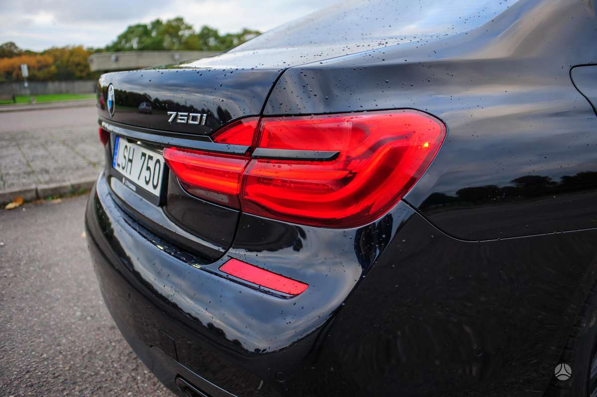 BMW 750, 4.4 l., Седан